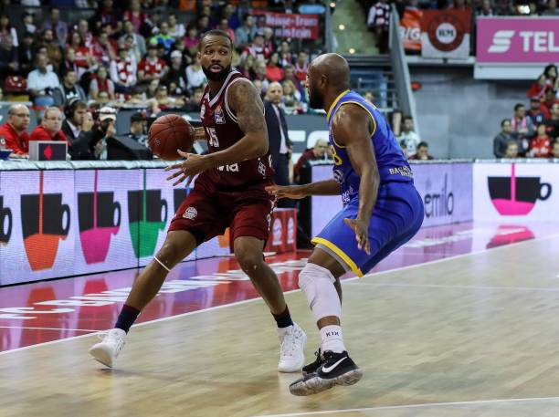 更是传统与 更是传统与