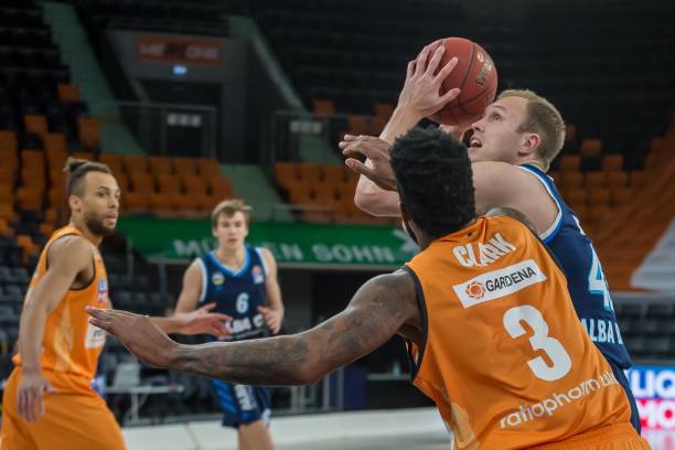 部分球员在 部分球员在