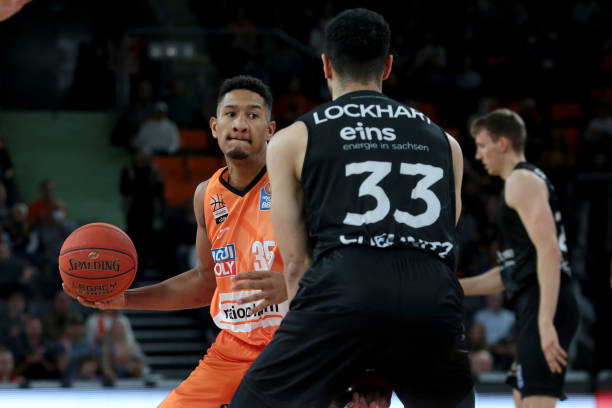 依靠门将多 依靠门将多